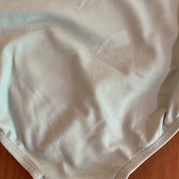 Adorable Jasmine swimsuit - Picture 2 of 2